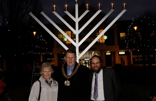 Town Chanukah lighting 2014 1